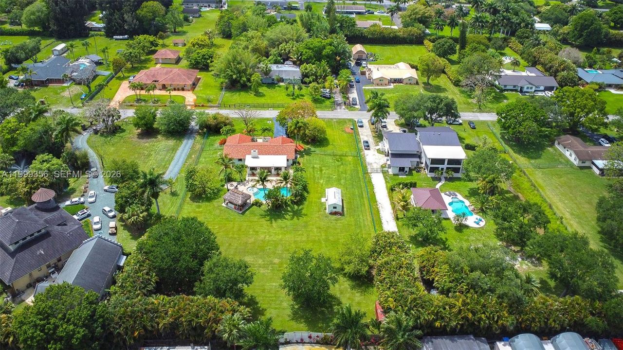 Activo con contrato: $1,399,999 (3 camas, 3 baños, 2584 Pies cuadrados)