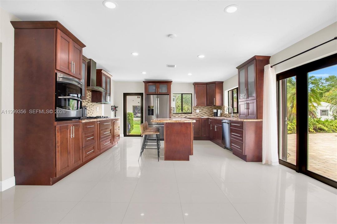 Activo con contrato: $1,399,999 (3 camas, 3 baños, 2584 Pies cuadrados)