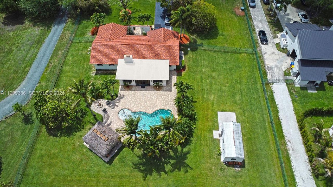 Activo con contrato: $1,399,999 (3 camas, 3 baños, 2584 Pies cuadrados)