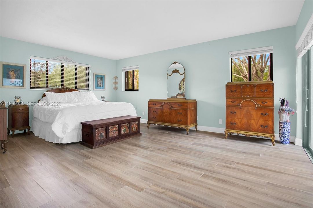 Activo con contrato: $1,399,999 (3 camas, 3 baños, 2584 Pies cuadrados)