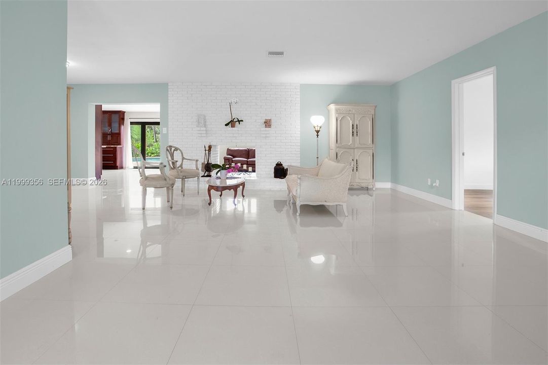 Activo con contrato: $1,399,999 (3 camas, 3 baños, 2584 Pies cuadrados)