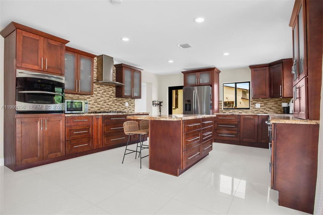 Activo con contrato: $1,399,999 (3 camas, 3 baños, 2584 Pies cuadrados)