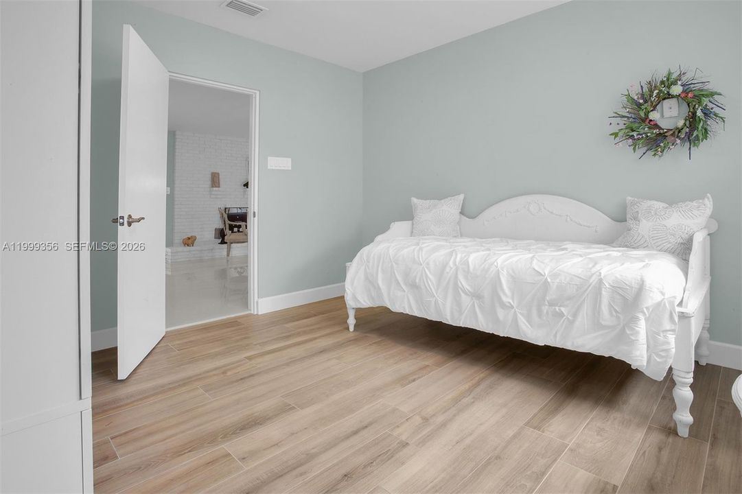 Activo con contrato: $1,399,999 (3 camas, 3 baños, 2584 Pies cuadrados)