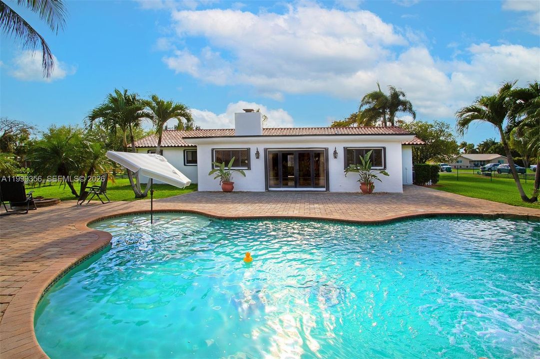 Activo con contrato: $1,399,999 (3 camas, 3 baños, 2584 Pies cuadrados)