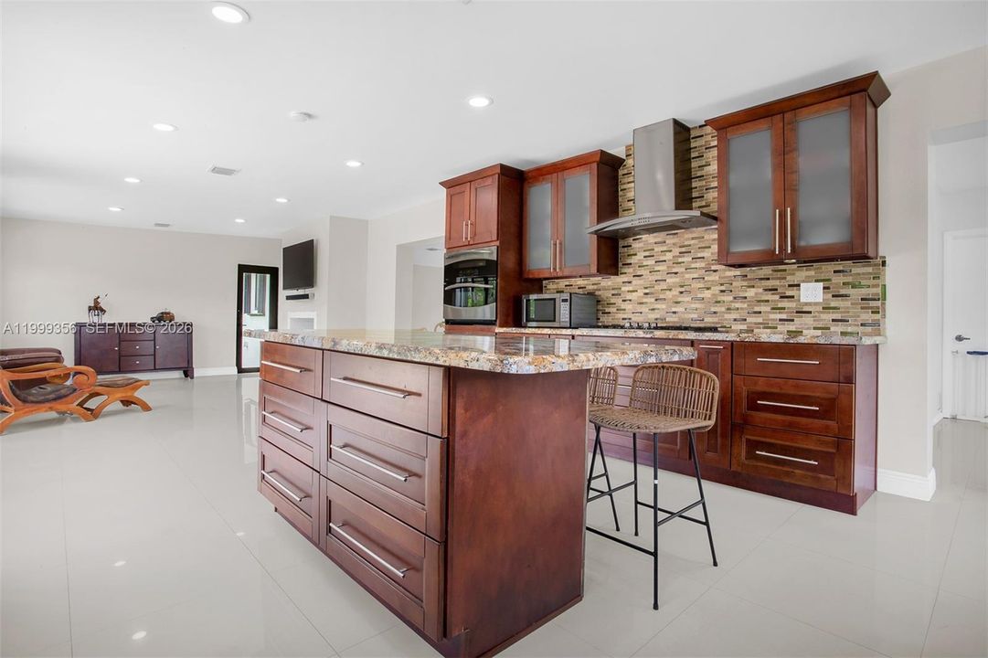 Activo con contrato: $1,399,999 (3 camas, 3 baños, 2584 Pies cuadrados)