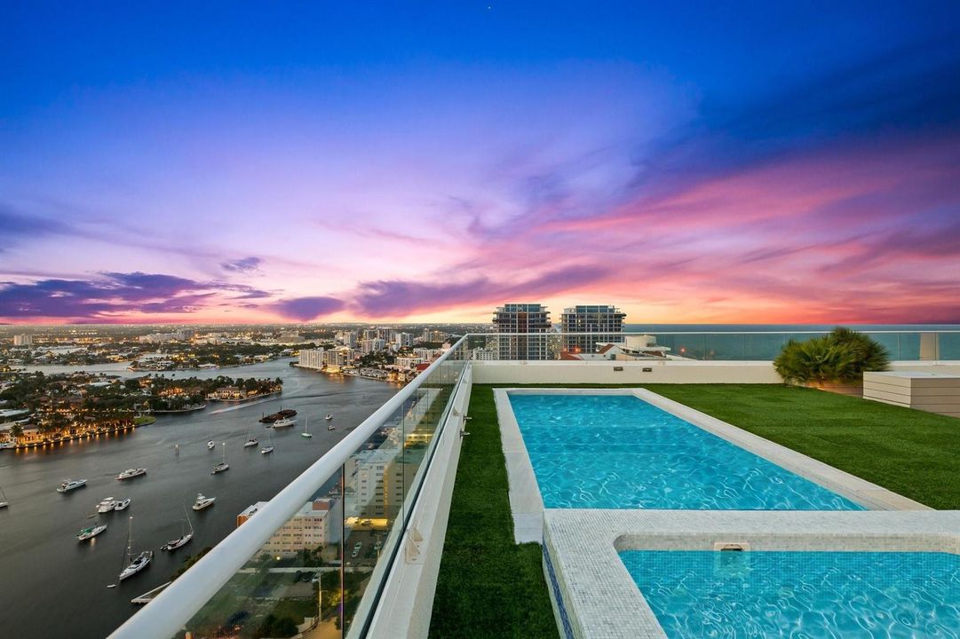 Rooftop Pool & Spa