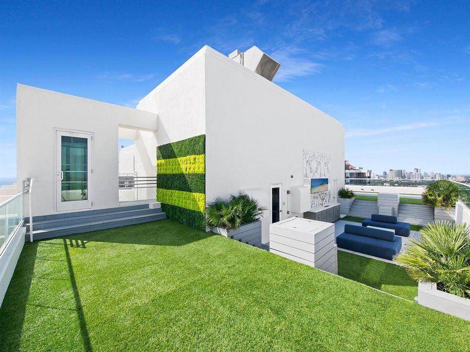 Private Rooftop Area