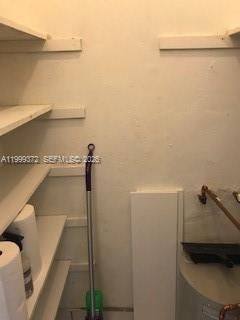 合同活跃: $239,000 (1 贝兹, 1 浴室, 474 平方英尺)