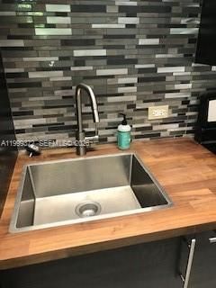 合同活跃: $239,000 (1 贝兹, 1 浴室, 474 平方英尺)