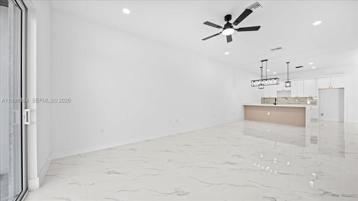En Venta: $539,900 (0 camas, 0 baños, 2498 Pies cuadrados)