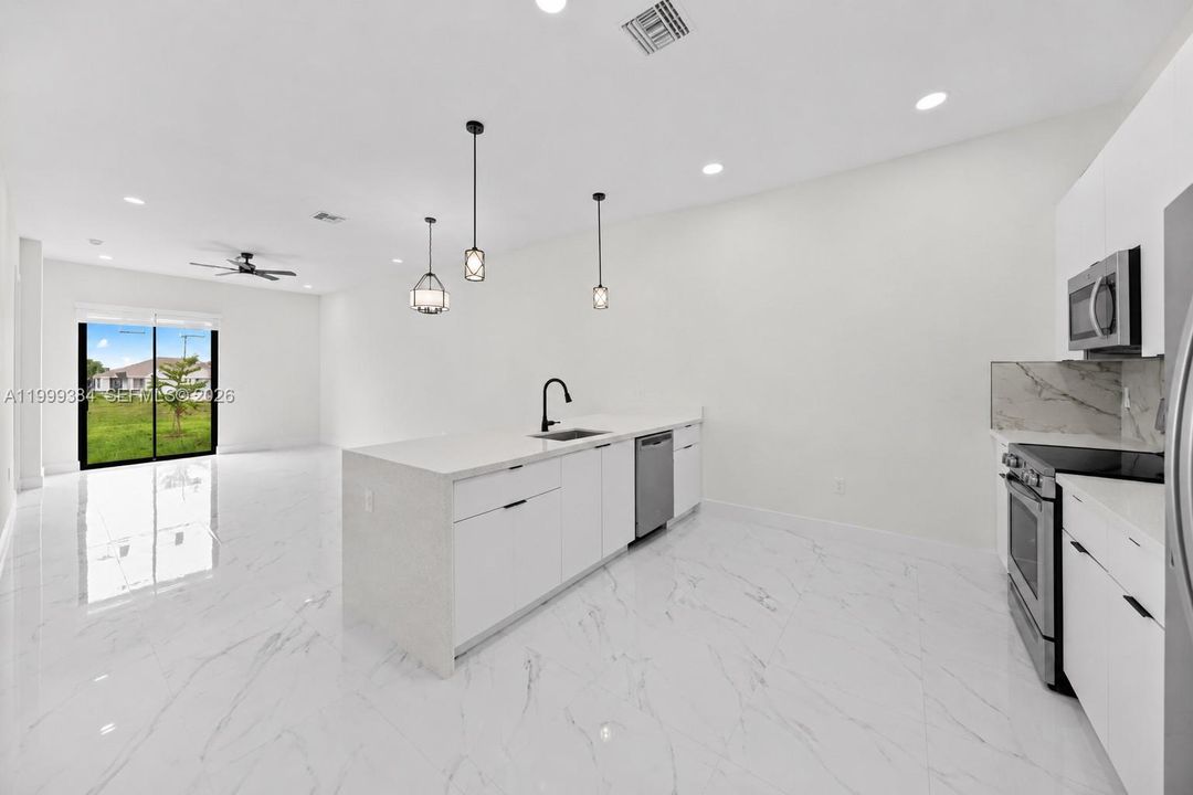 En Venta: $539,900 (0 camas, 0 baños, 2498 Pies cuadrados)
