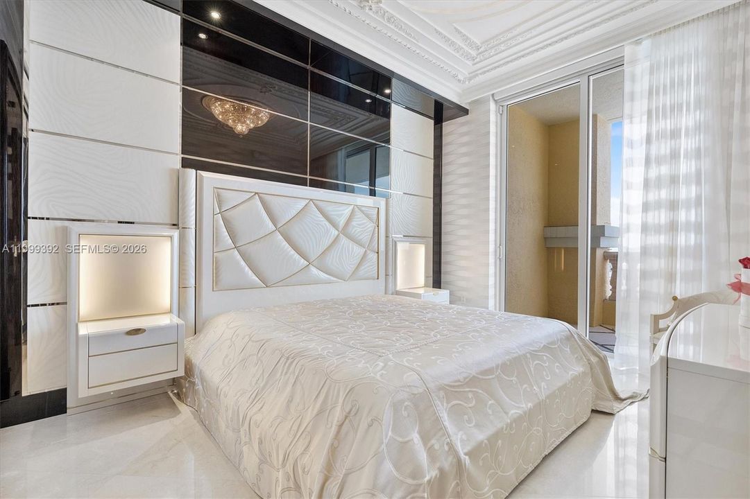 На продажу: $13,495,000 (4 спален, 6 ванн, 6419 Квадратных фут)