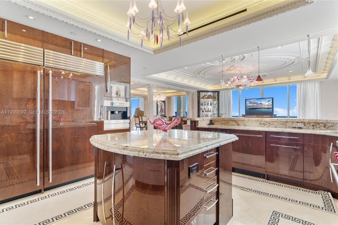 На продажу: $13,495,000 (4 спален, 6 ванн, 6419 Квадратных фут)