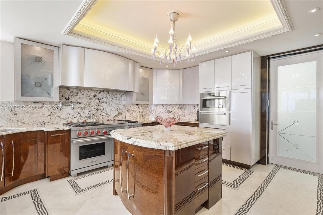 На продажу: $13,495,000 (4 спален, 6 ванн, 6419 Квадратных фут)