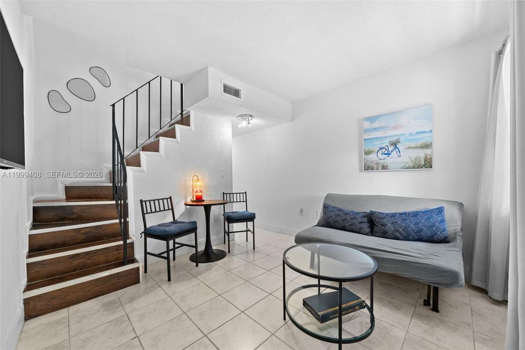 En Venta: $269,000 (2 camas, 1 baños, 680 Pies cuadrados)