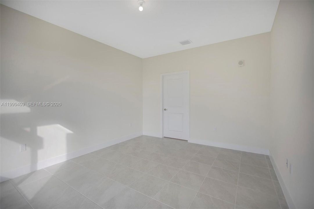 Activo con contrato: $3,600 (3 camas, 2 baños, 1334 Pies cuadrados)