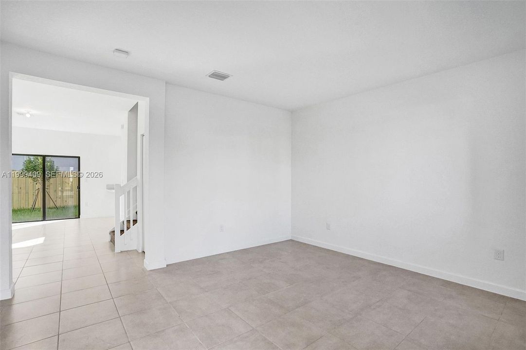 Activo con contrato: $3,600 (3 camas, 2 baños, 1334 Pies cuadrados)