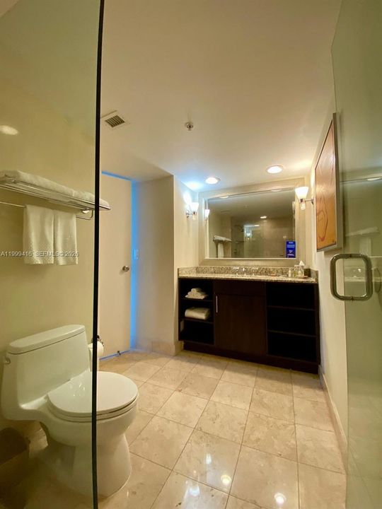 For Sale: $179,000 (2 beds, 2 baths, 836 Square Feet)