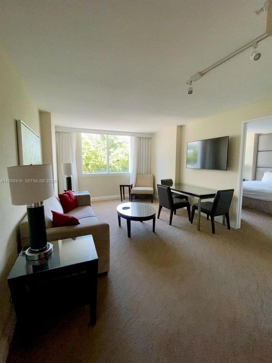 For Sale: $179,000 (2 beds, 2 baths, 836 Square Feet)