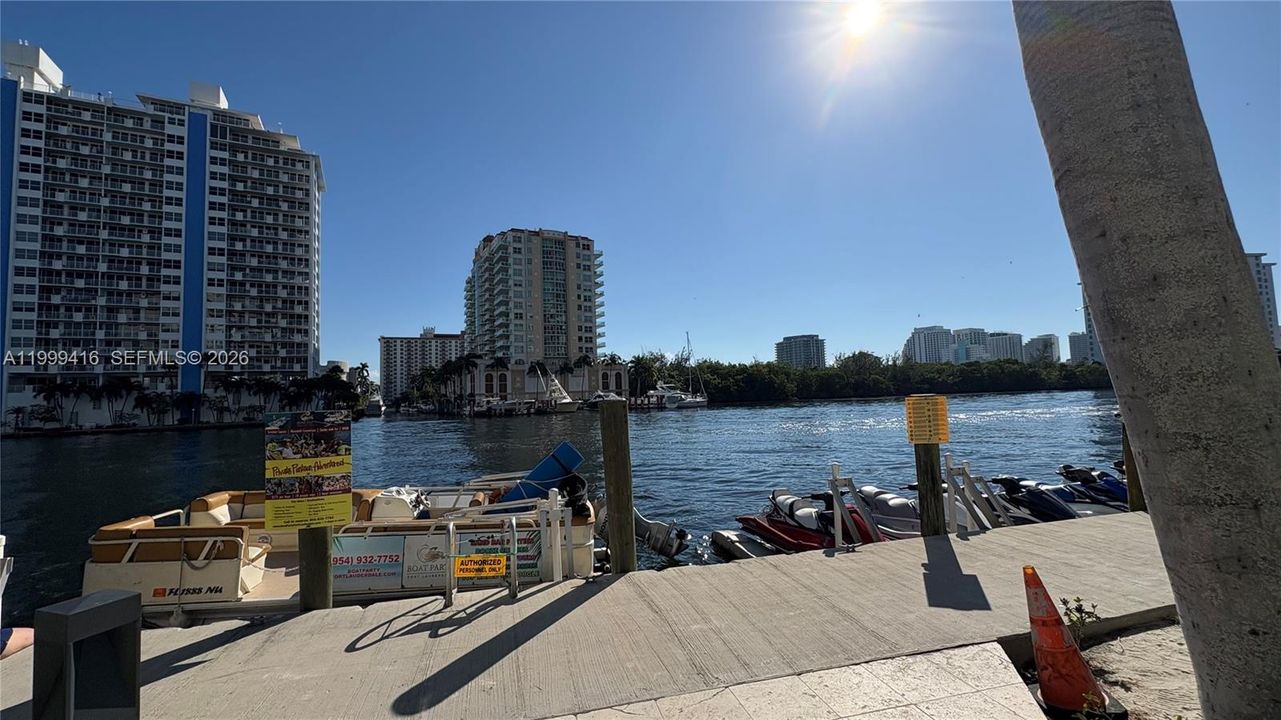 For Sale: $179,000 (2 beds, 2 baths, 836 Square Feet)