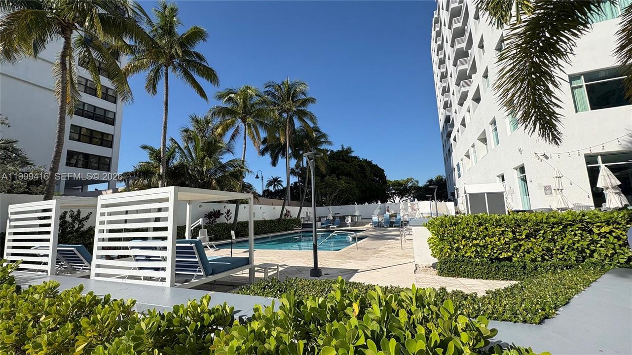 For Sale: $179,000 (2 beds, 2 baths, 836 Square Feet)