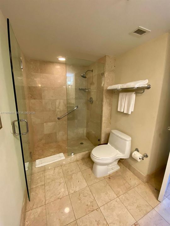 For Sale: $179,000 (2 beds, 2 baths, 836 Square Feet)