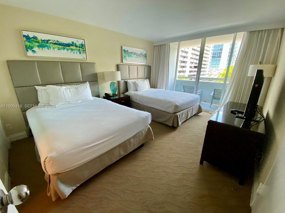 For Sale: $179,000 (2 beds, 2 baths, 836 Square Feet)