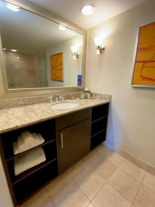 For Sale: $179,000 (2 beds, 2 baths, 836 Square Feet)