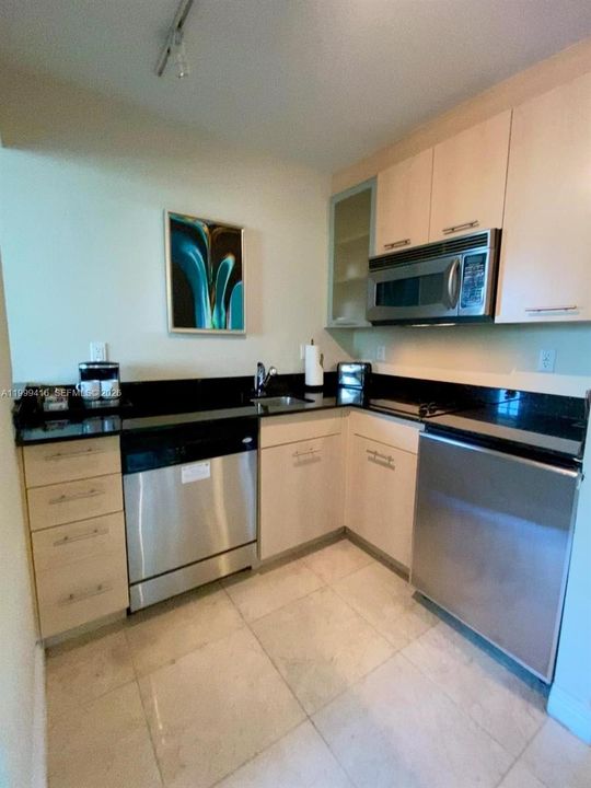 For Sale: $179,000 (2 beds, 2 baths, 836 Square Feet)