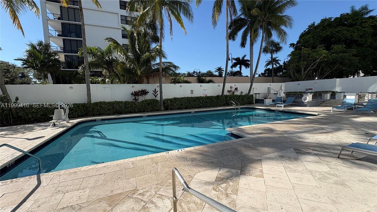 For Sale: $179,000 (2 beds, 2 baths, 836 Square Feet)
