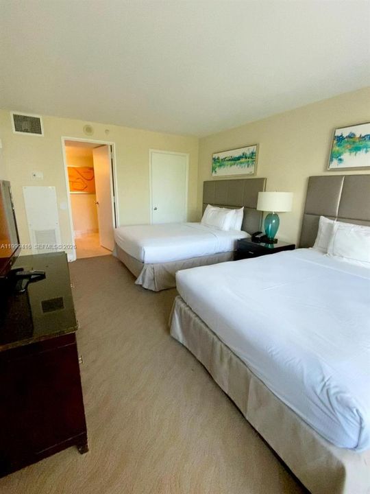 For Sale: $179,000 (2 beds, 2 baths, 836 Square Feet)