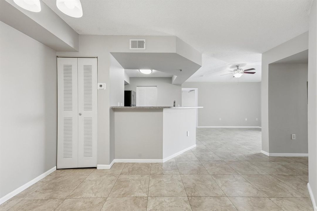 Din./ Kitchen Area