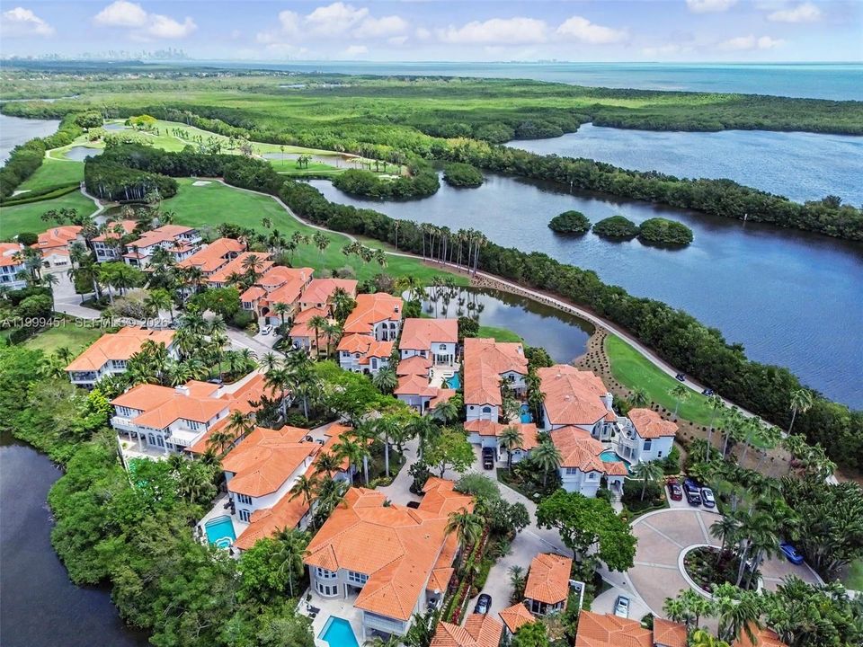 В аренду: $25,000 (4 спален, 4 ванн, 4229 Квадратных фут)