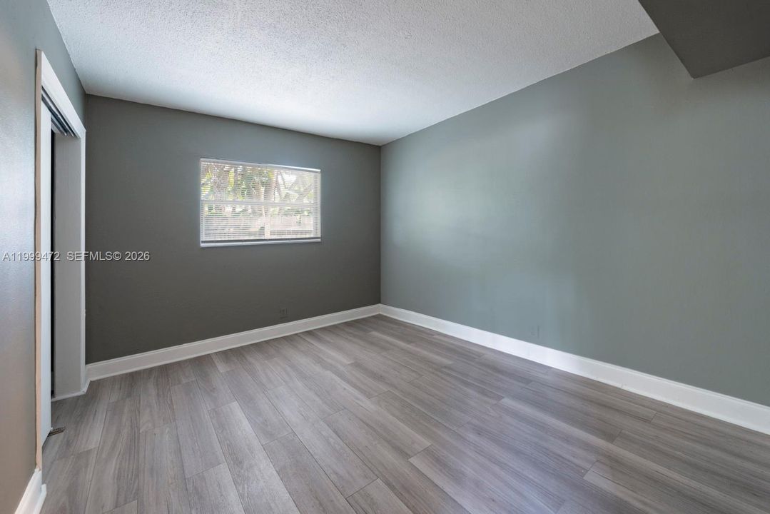 Active With Contract: $1,650 (2 beds, 1 baths, 635 Square Feet)