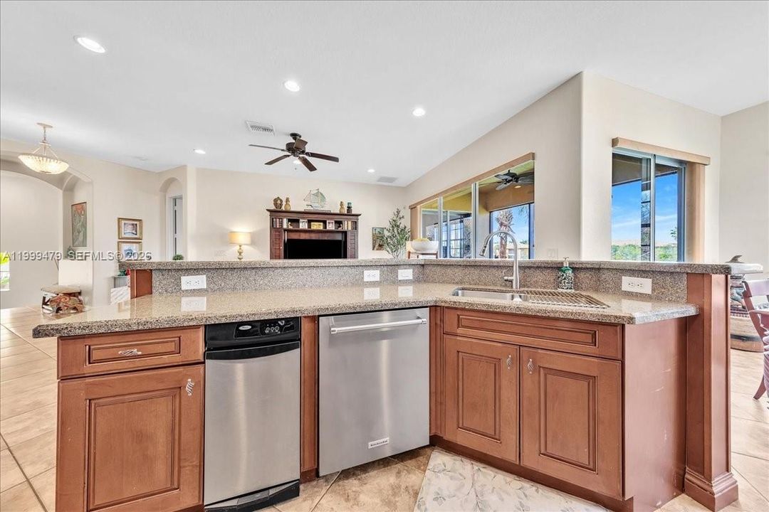 Active With Contract: $475,000 (3 beds, 2 baths, 1524 Square Feet)