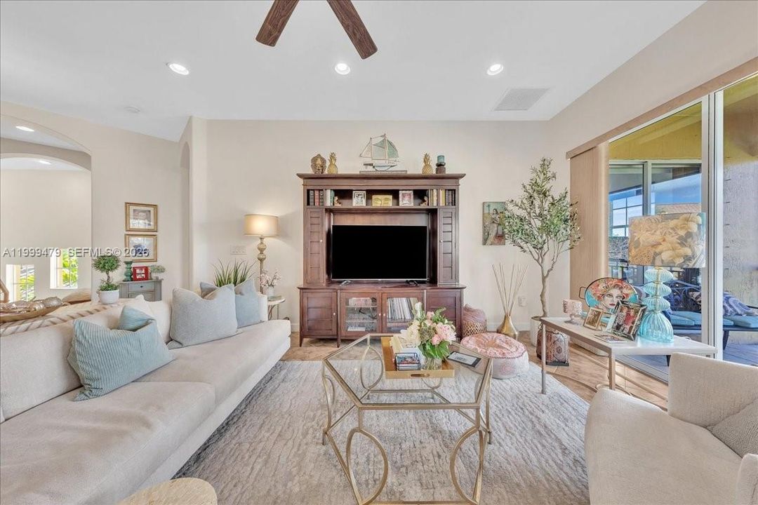 Active With Contract: $475,000 (3 beds, 2 baths, 1524 Square Feet)