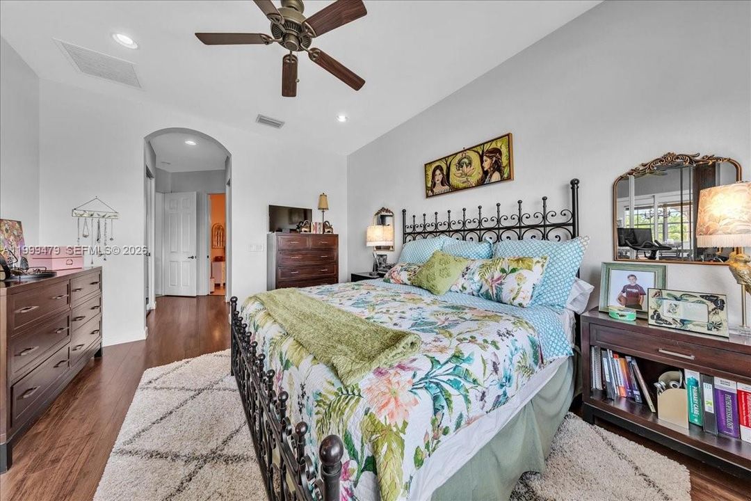 Active With Contract: $475,000 (3 beds, 2 baths, 1524 Square Feet)