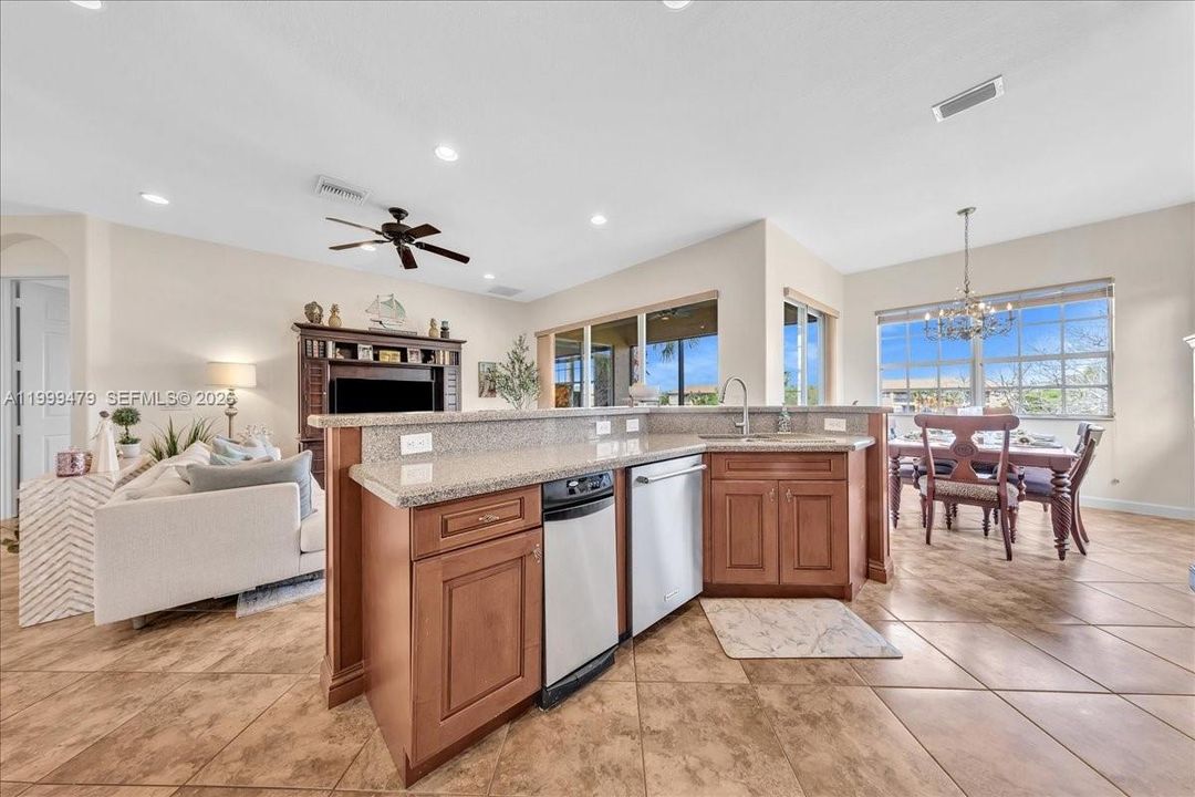 Active With Contract: $475,000 (3 beds, 2 baths, 1524 Square Feet)