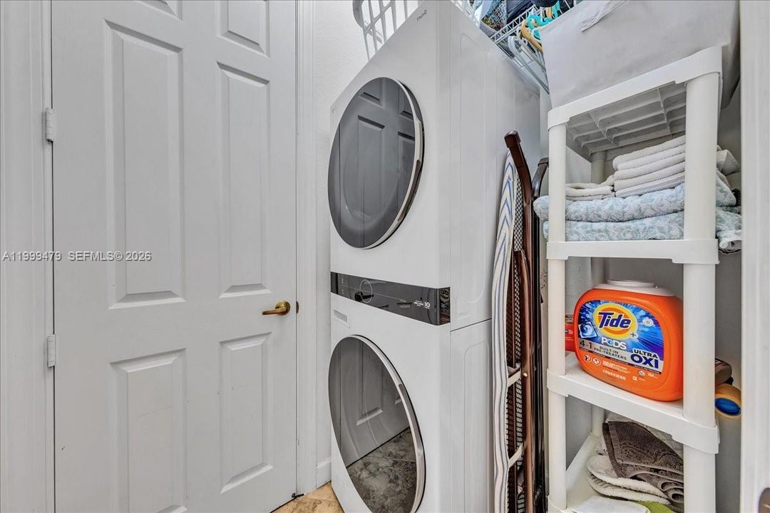 Active With Contract: $475,000 (3 beds, 2 baths, 1524 Square Feet)