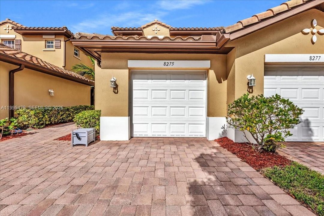 Active With Contract: $475,000 (3 beds, 2 baths, 1524 Square Feet)