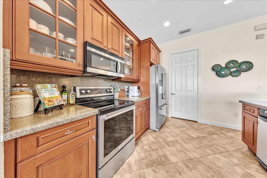 Active With Contract: $475,000 (3 beds, 2 baths, 1524 Square Feet)