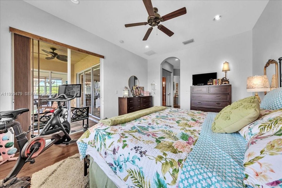 Active With Contract: $475,000 (3 beds, 2 baths, 1524 Square Feet)