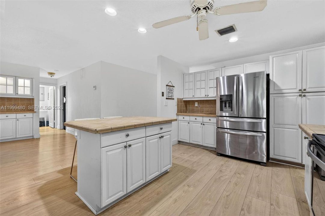For Sale: $1,250,000 (4 beds, 2 baths, 2368 Square Feet)