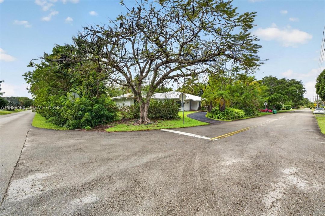 For Sale: $1,250,000 (4 beds, 2 baths, 2368 Square Feet)
