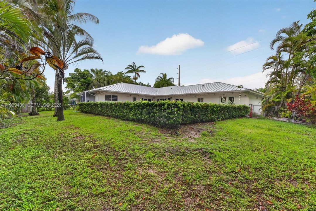 For Sale: $1,250,000 (4 beds, 2 baths, 2368 Square Feet)