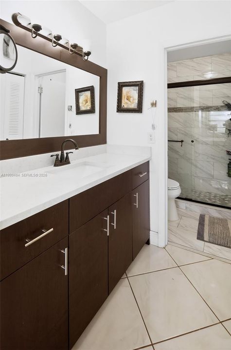 Activo con contrato: $299,000 (2 camas, 2 baños, 1060 Pies cuadrados)