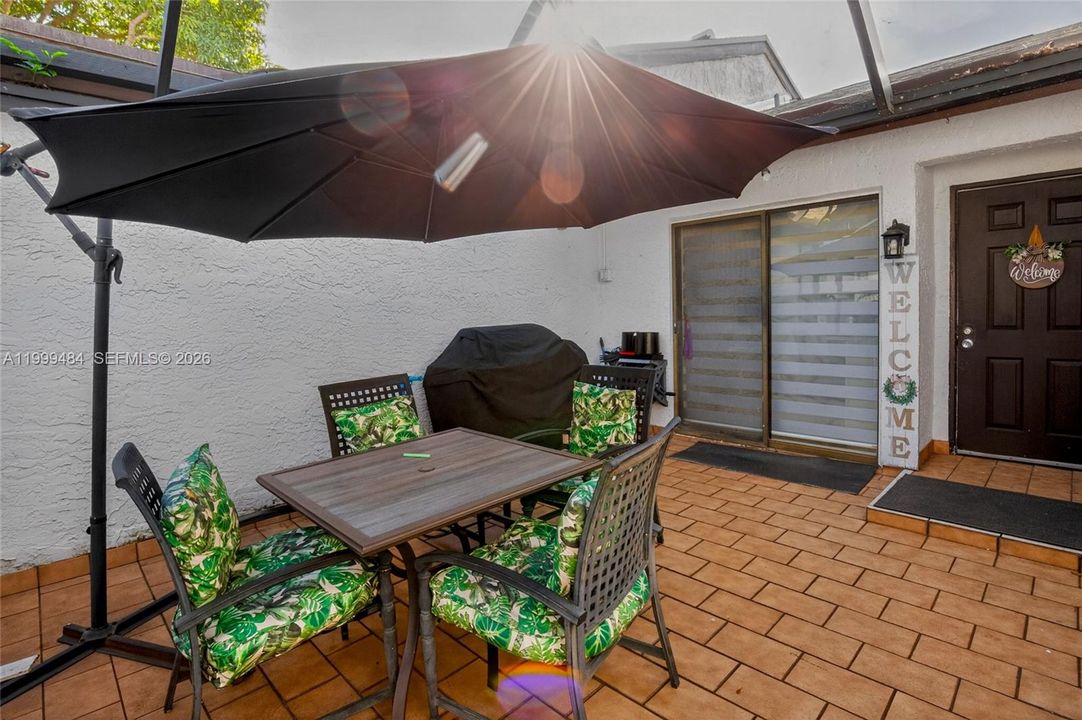 Activo con contrato: $299,000 (2 camas, 2 baños, 1060 Pies cuadrados)