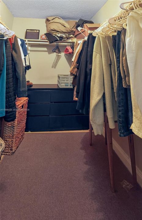 Activo con contrato: $299,000 (2 camas, 2 baños, 1060 Pies cuadrados)