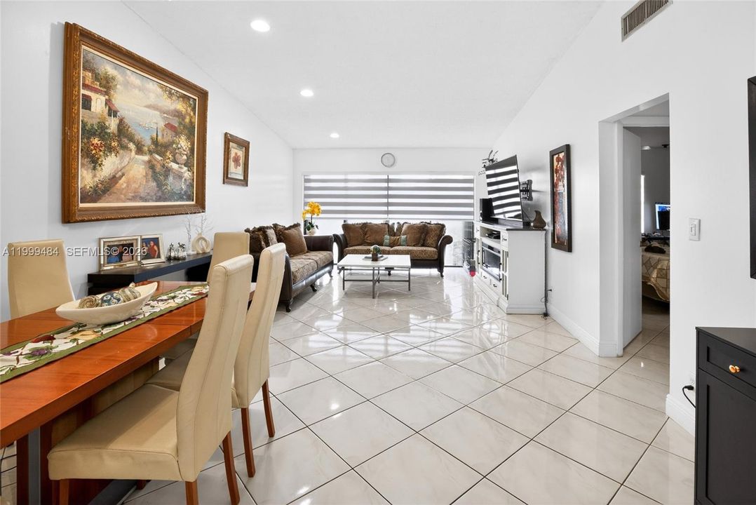 Activo con contrato: $299,000 (2 camas, 2 baños, 1060 Pies cuadrados)