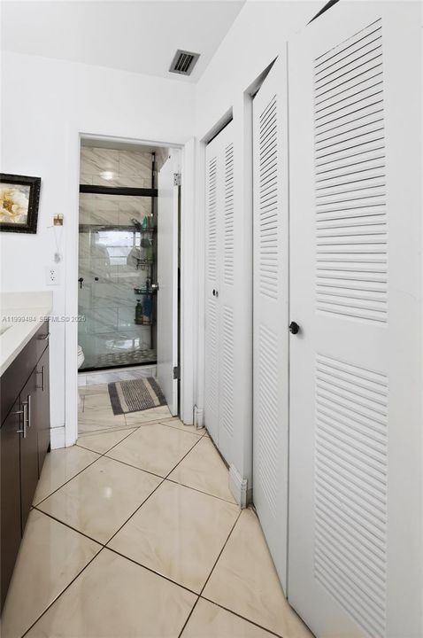 Activo con contrato: $299,000 (2 camas, 2 baños, 1060 Pies cuadrados)